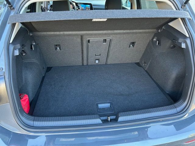 Volkswagen Golf VIII Move - Samsaru's Car Outlet