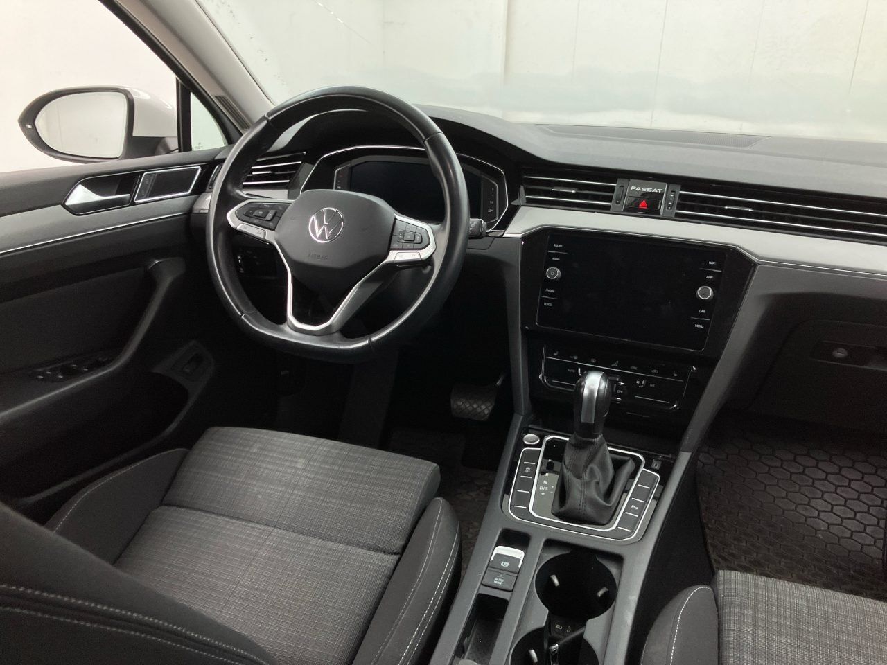 Volkswagen Passat Variant 2.0 TDI Business - Samsaru's Car Outlet