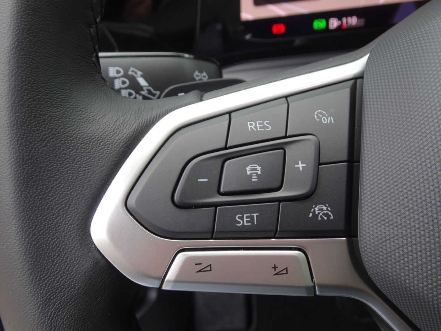 Volkswagen Golf VIII 1.5 eTSI DSG Style - Samsaru's Car Outlet