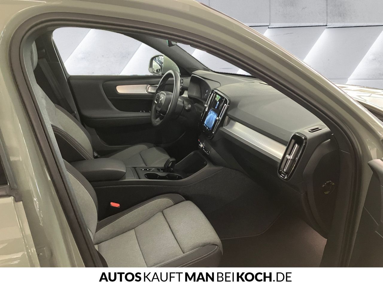 Volvo XC40 B3 DKG Core AHK LED SHZ/LHZ NAVI PDC/CAM!