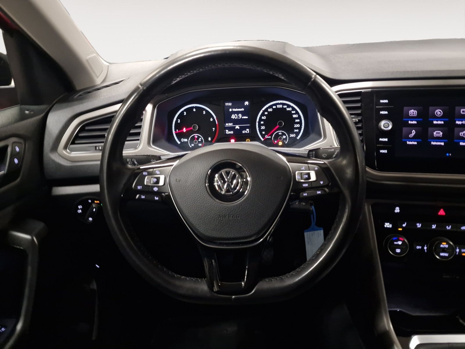 Volkswagen T-Roc 1.0 TSI Style - Samsaru's Car Outlet