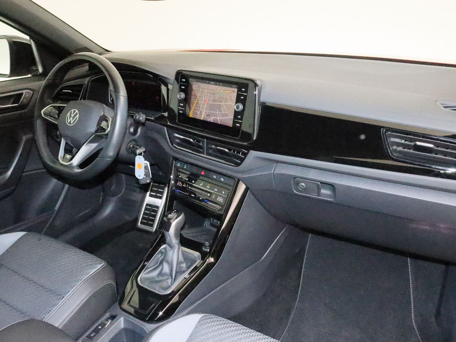 Volkswagen T-Roc 1.5 TSI R-Line - Samsaru's Car Outlet