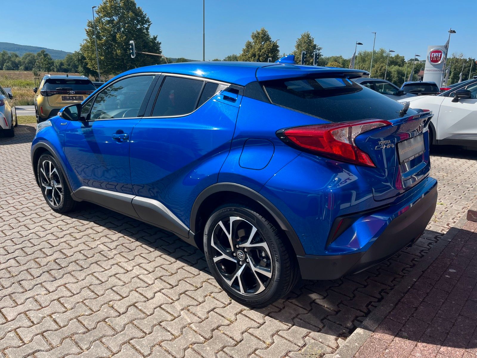 Toyota C-HR Hybrid Club - Samsaru's Car Outlet