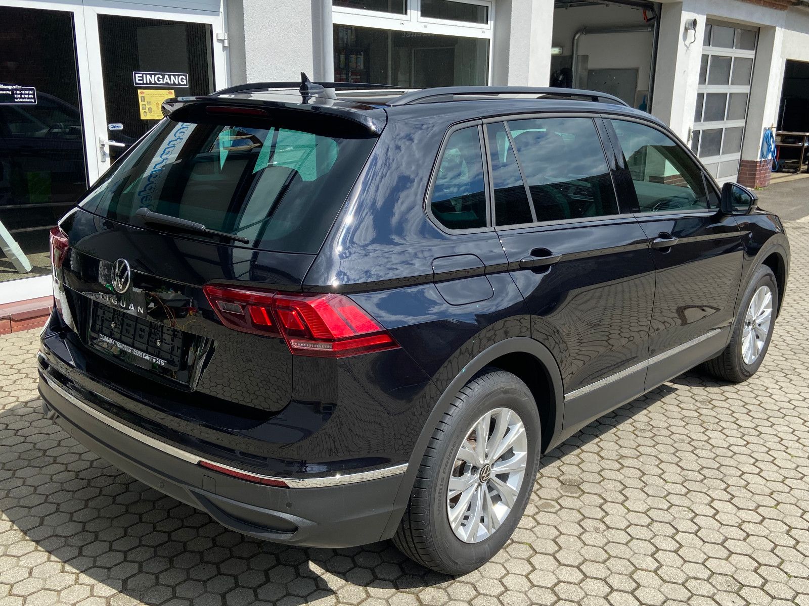 Volkswagen Tiguan Life - Samsaru's Car Outlet