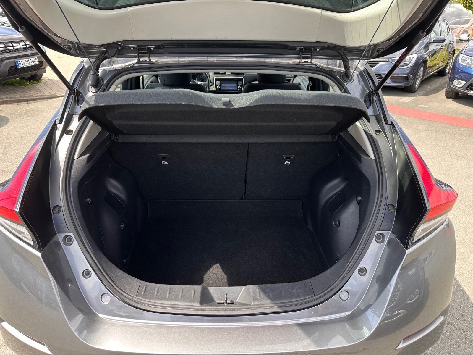 Nissan Leaf - Samsaru's Car Outlet