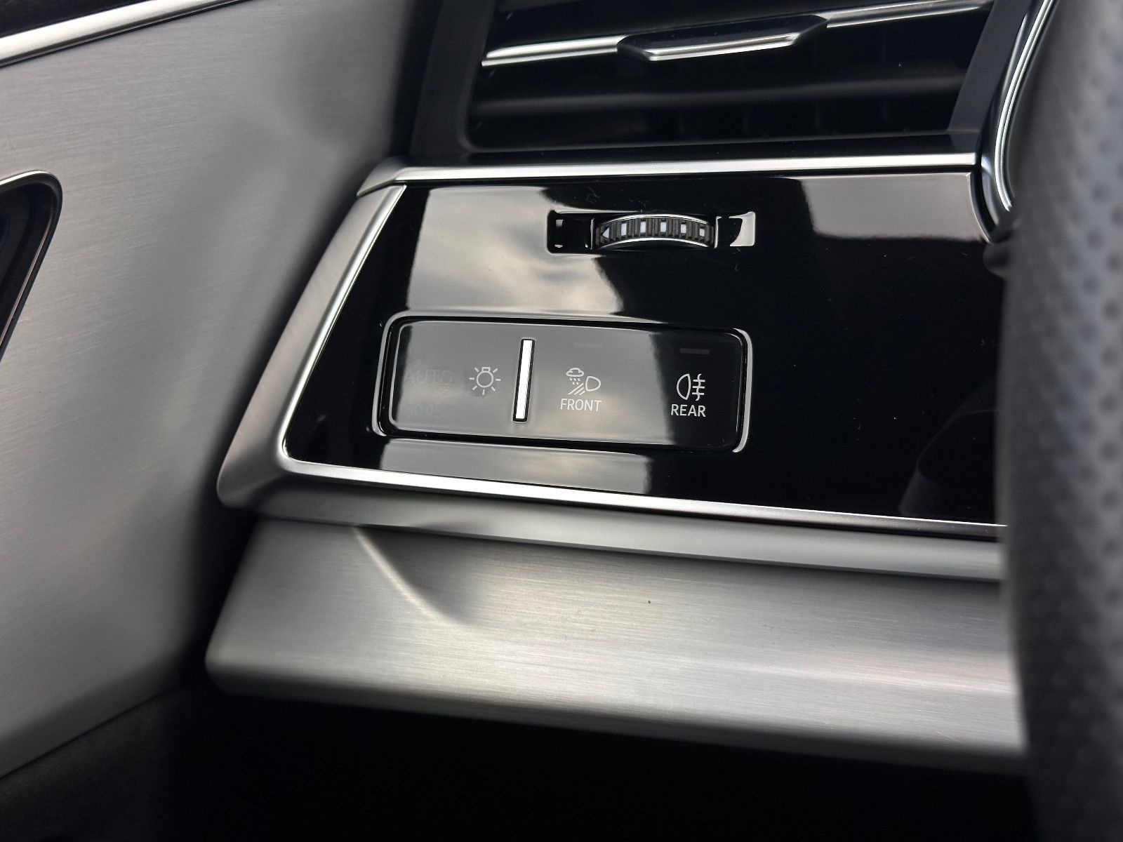 Audi Q8 55 TFSI e qu. tiptr. S LINE+AHZV+AIR+HD+NIGHT