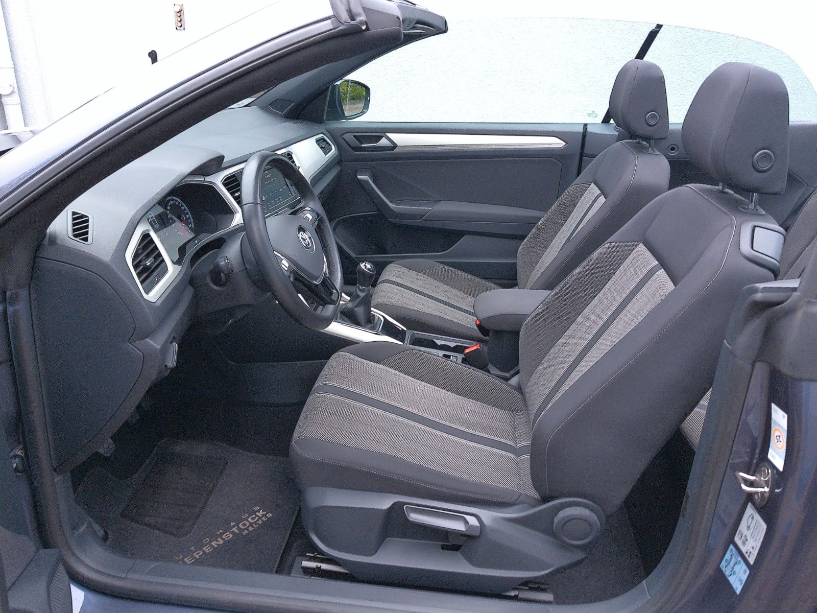 Volkswagen T-Roc Style Black - Samsaru's Car Outlet