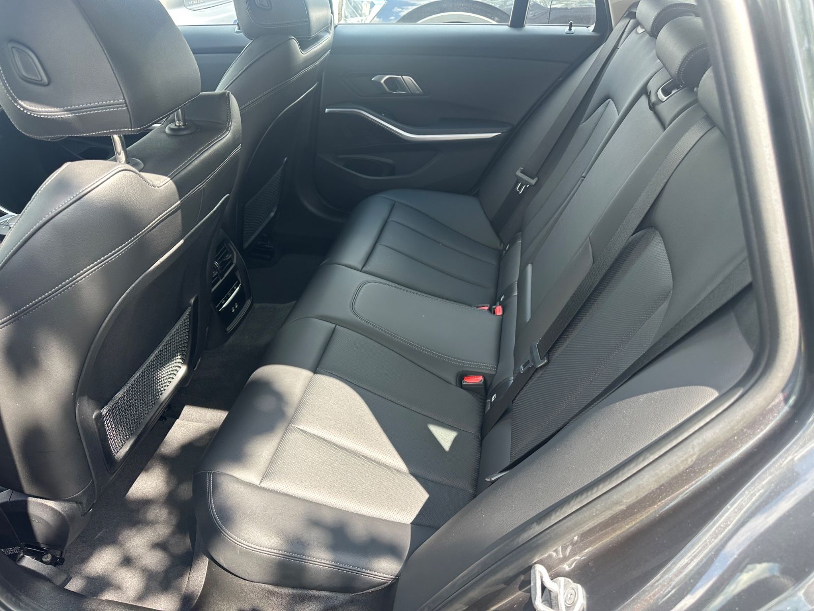 BMW 320 d Sport Line - Samsaru's Car Outlet