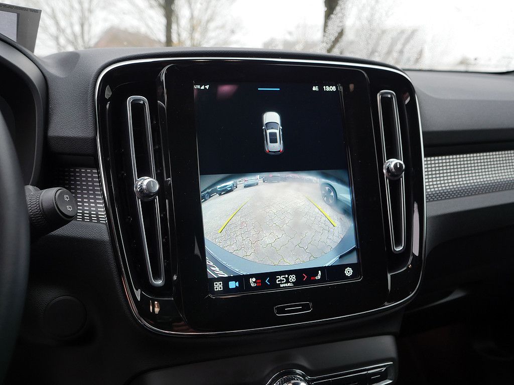 Volvo XC40 Plus Recharge Pure Electric AHK
