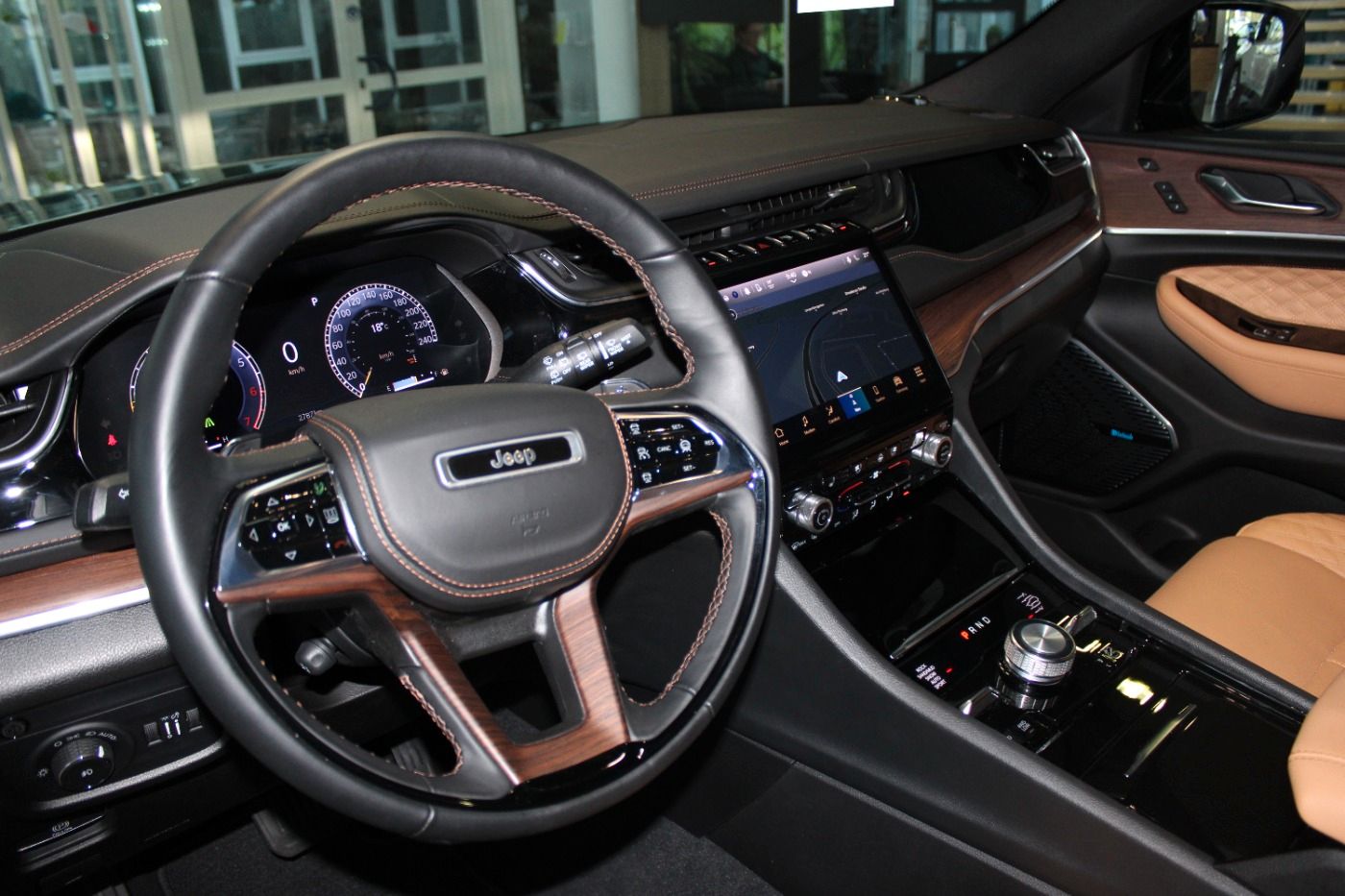 Jeep Grand Cherokee 5.7 L V8 Hemi 360° Kamera