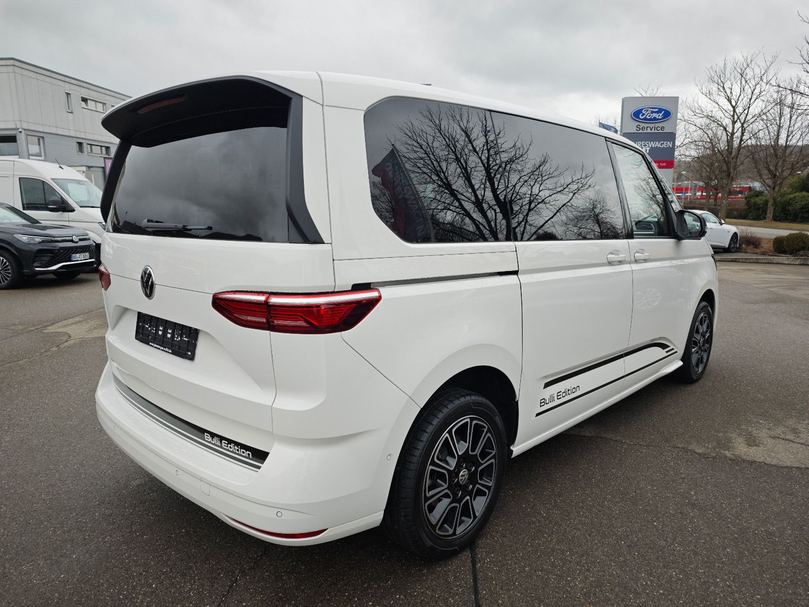 Volkswagen T7 Multivan Life - Samsaru's Car Outlet