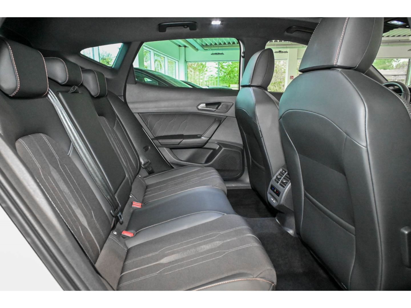 Cupra Formentor 1.4 e-HYBRID 6-Gang-DSG+PANO+AHK+NAVI+