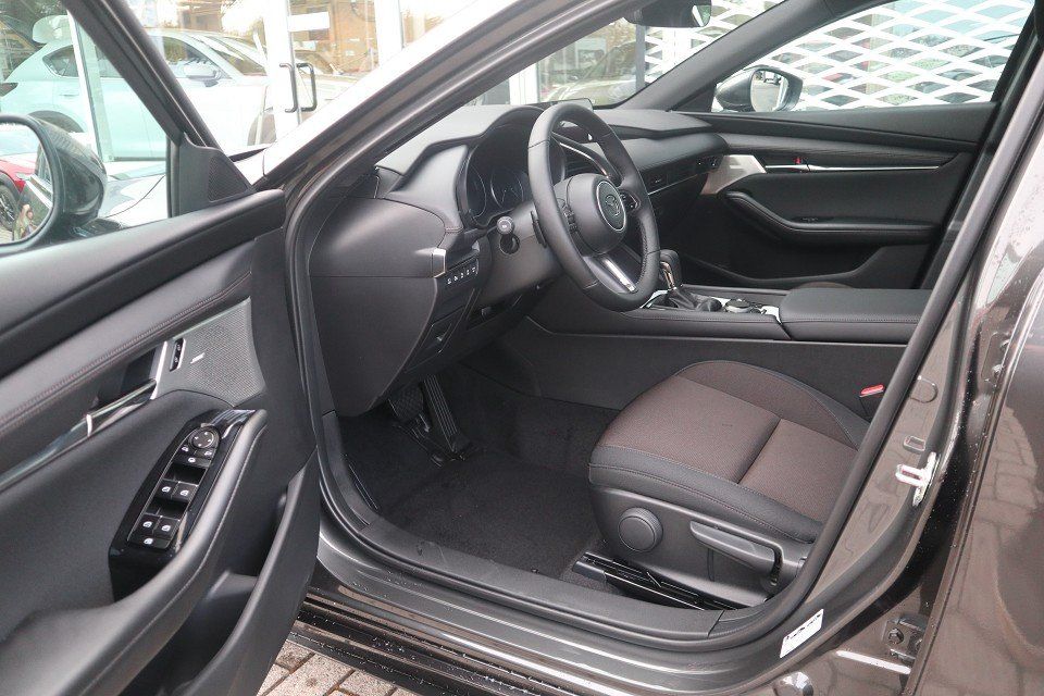 Mazda 3 Exclusive-Line X-186 AT DASO DESI NAVI ACAA SH