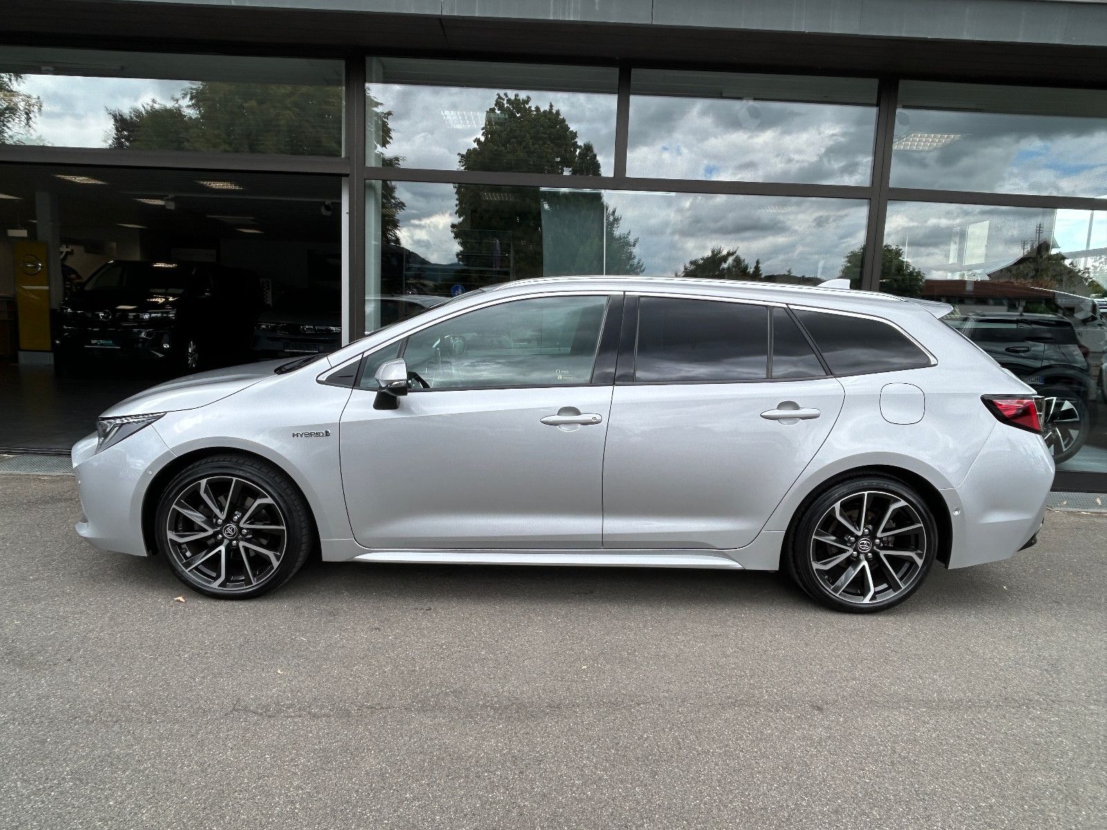 Toyota Corolla ST MHEV Lounge - Samsaru's Car Outlet