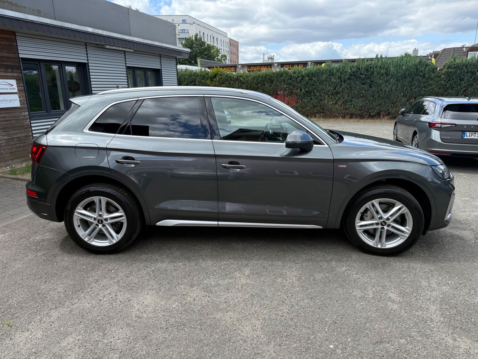 Audi Q5 40 TDI quattro S line - Samsaru's Car Outlet