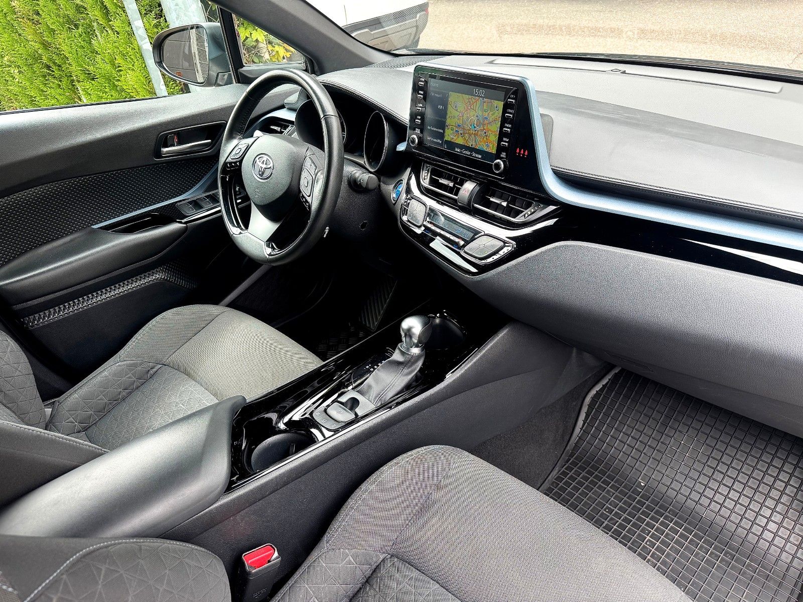 Toyota C-HR 2.0 Hybrid - Samsaru's Car Outlet