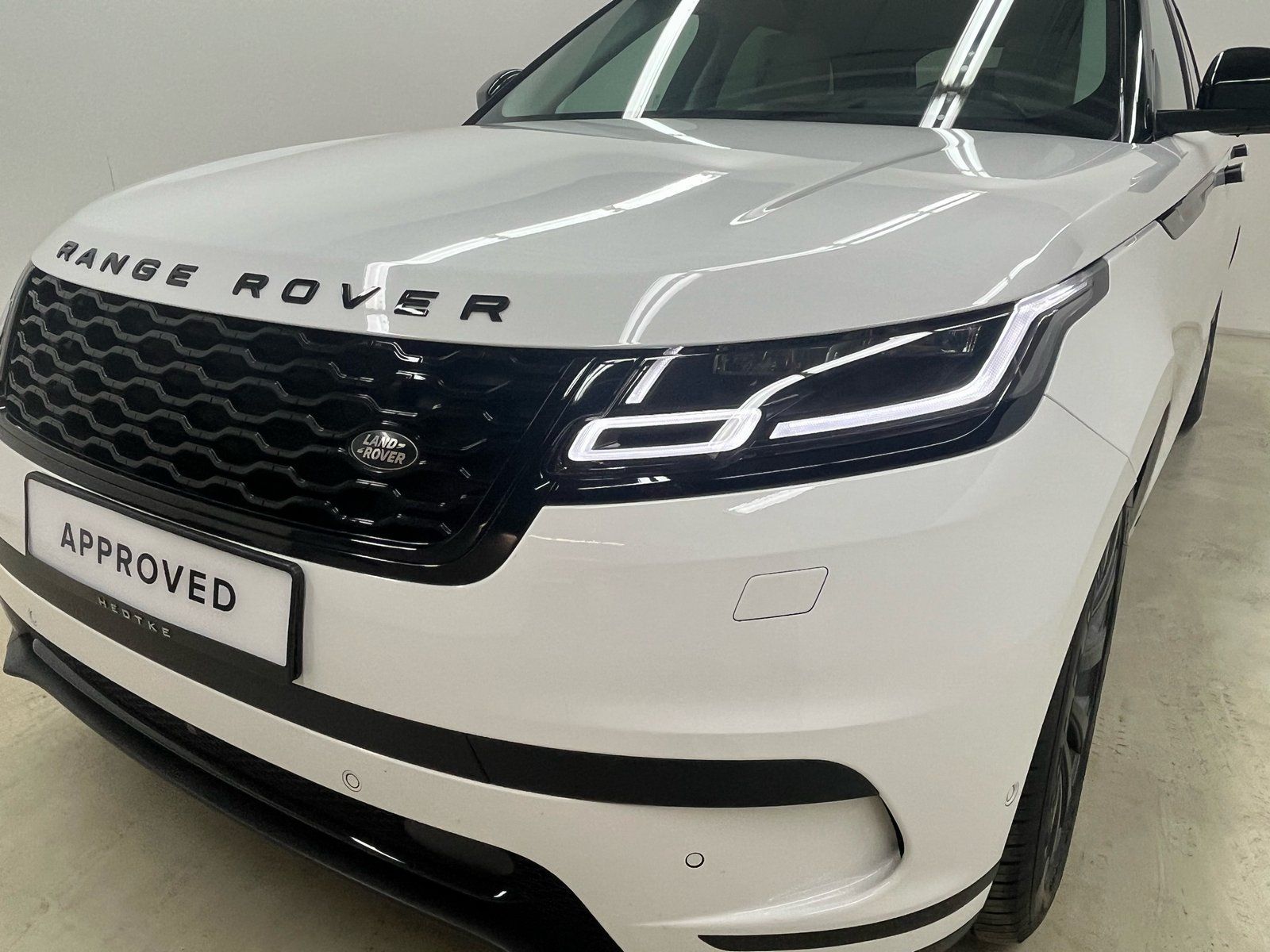 Range Rover Velar D300 S - Samsaru's Car Outlet
