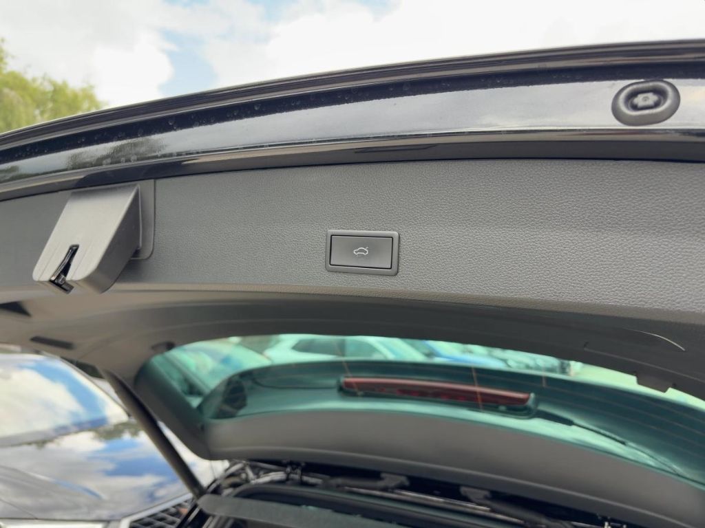 Seat Ateca FR 1.5 TSI AHK Panorama Navi Sitzhzg. elek