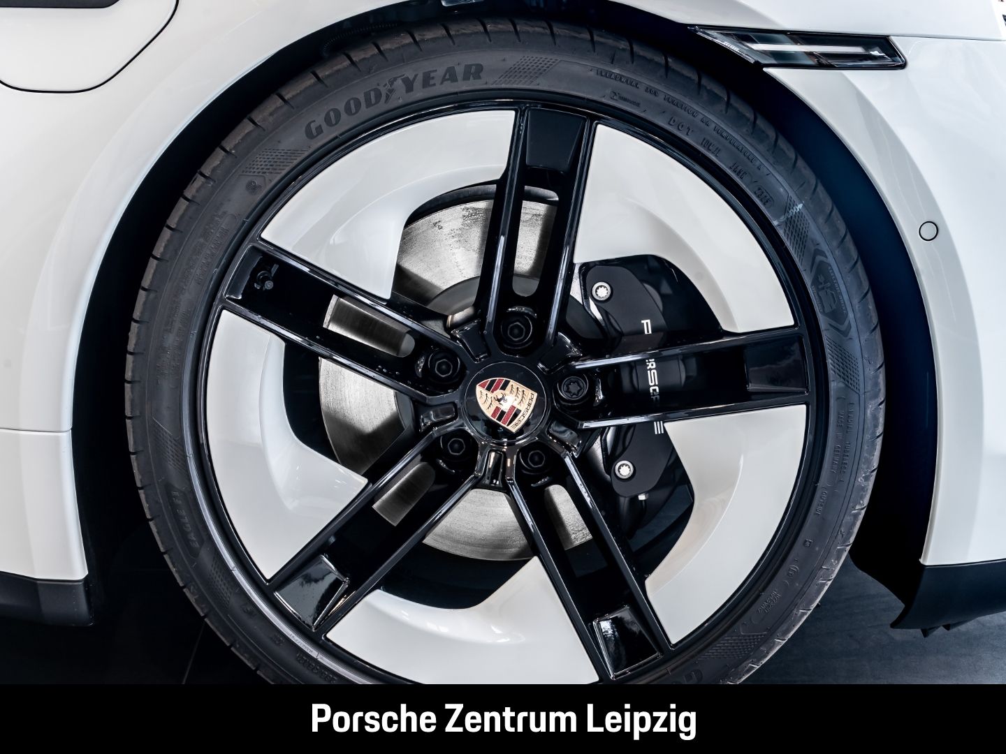 Porsche Taycan 4 SportDesign HD-Matrix ACC Pepita 21Zoll