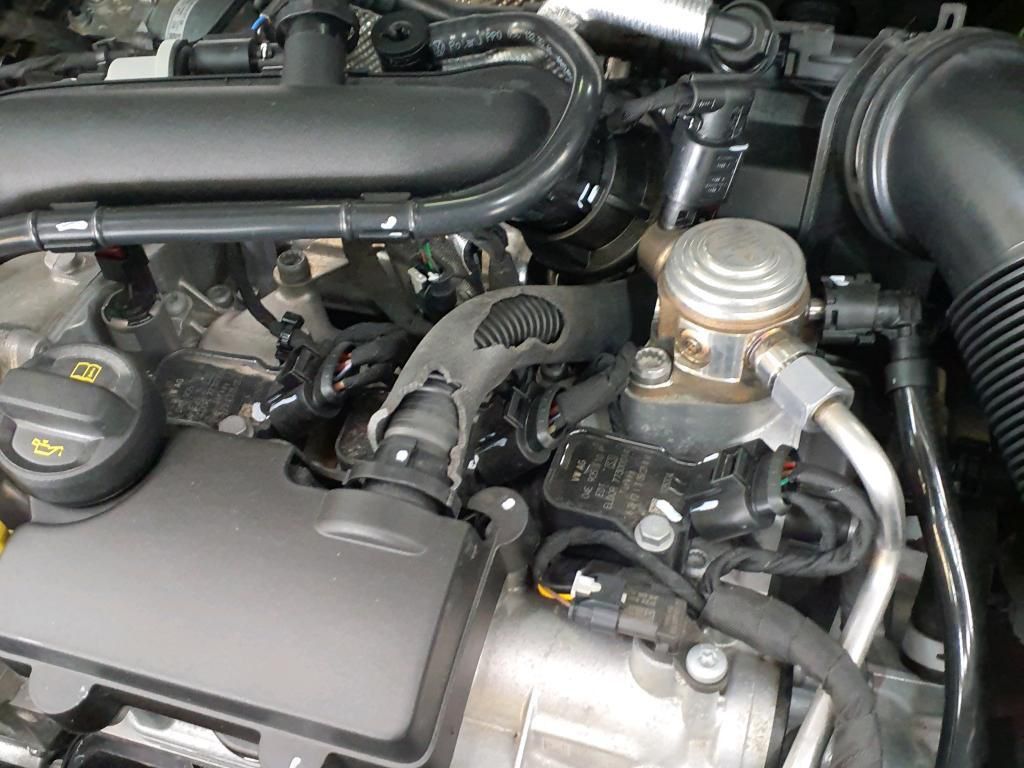 Volkswagen T-Roc Life 1.0 TSI - Samsaru's Car Outlet