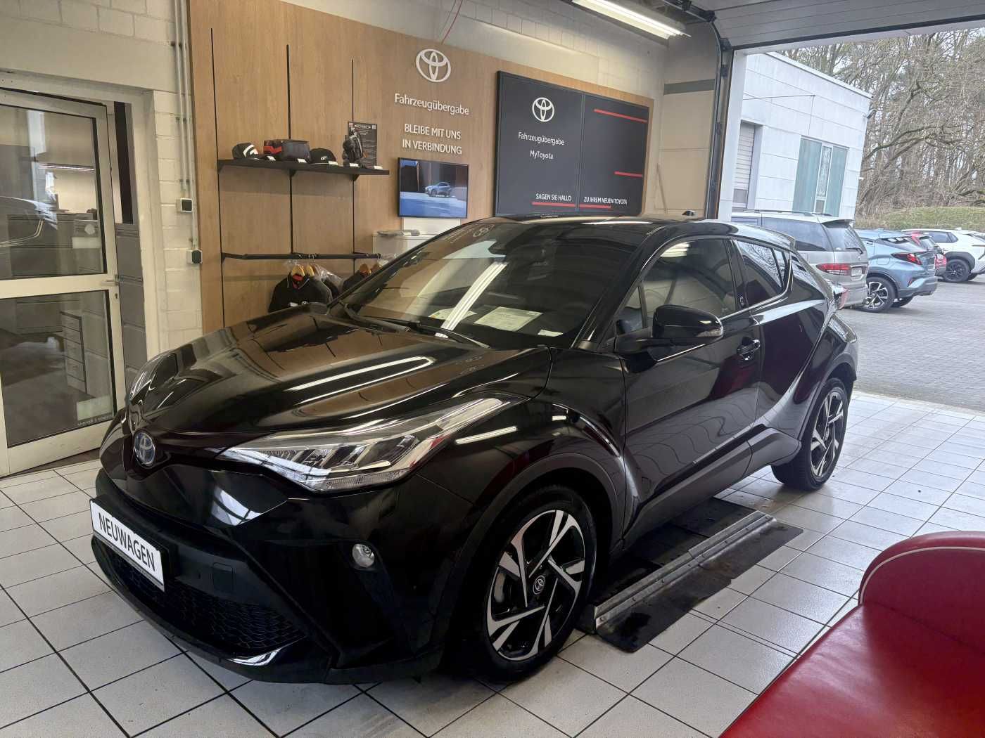 Toyota C-HR Hybrid - Samsaru's Car Outlet