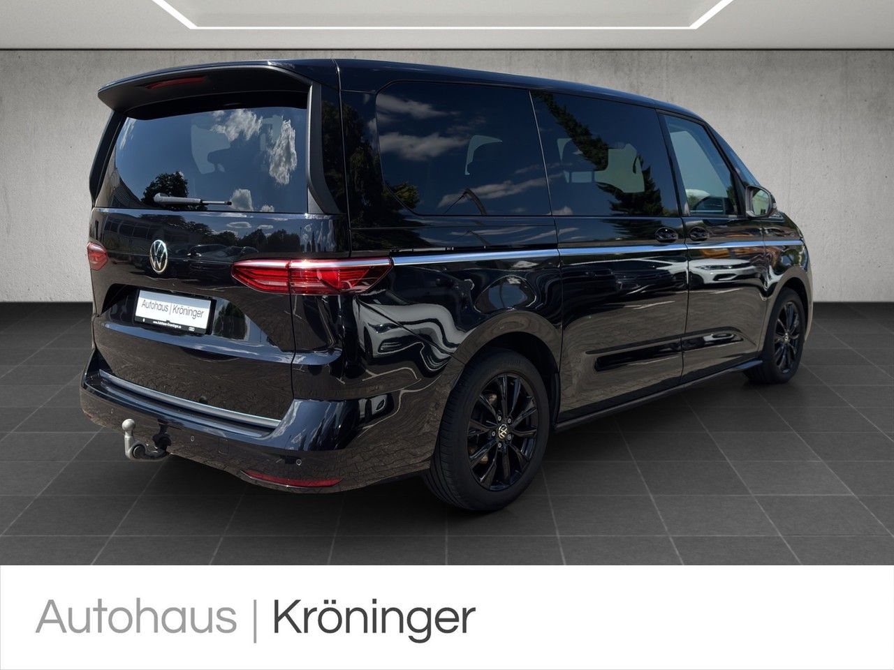 Volkswagen T7 Multivan Style - Samsaru's Car Outlet