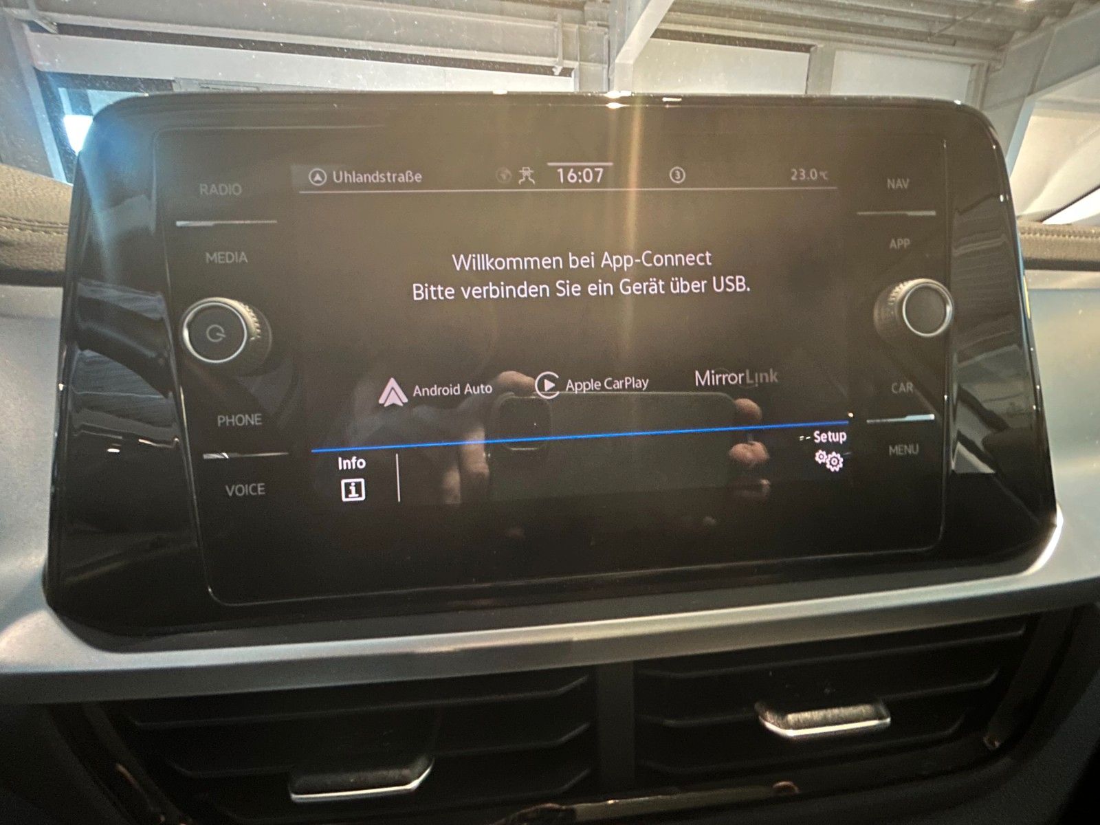 Volkswagen T-ROC Life - Samsaru's Car Outlet