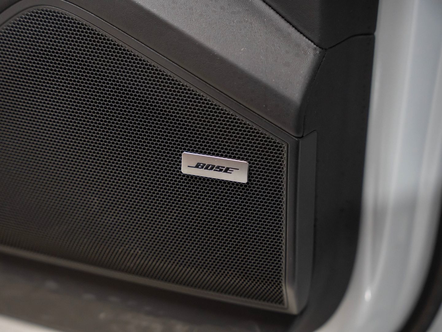 Porsche Cayenne E-Hybrid Beifahrerdisplay Massagesitze