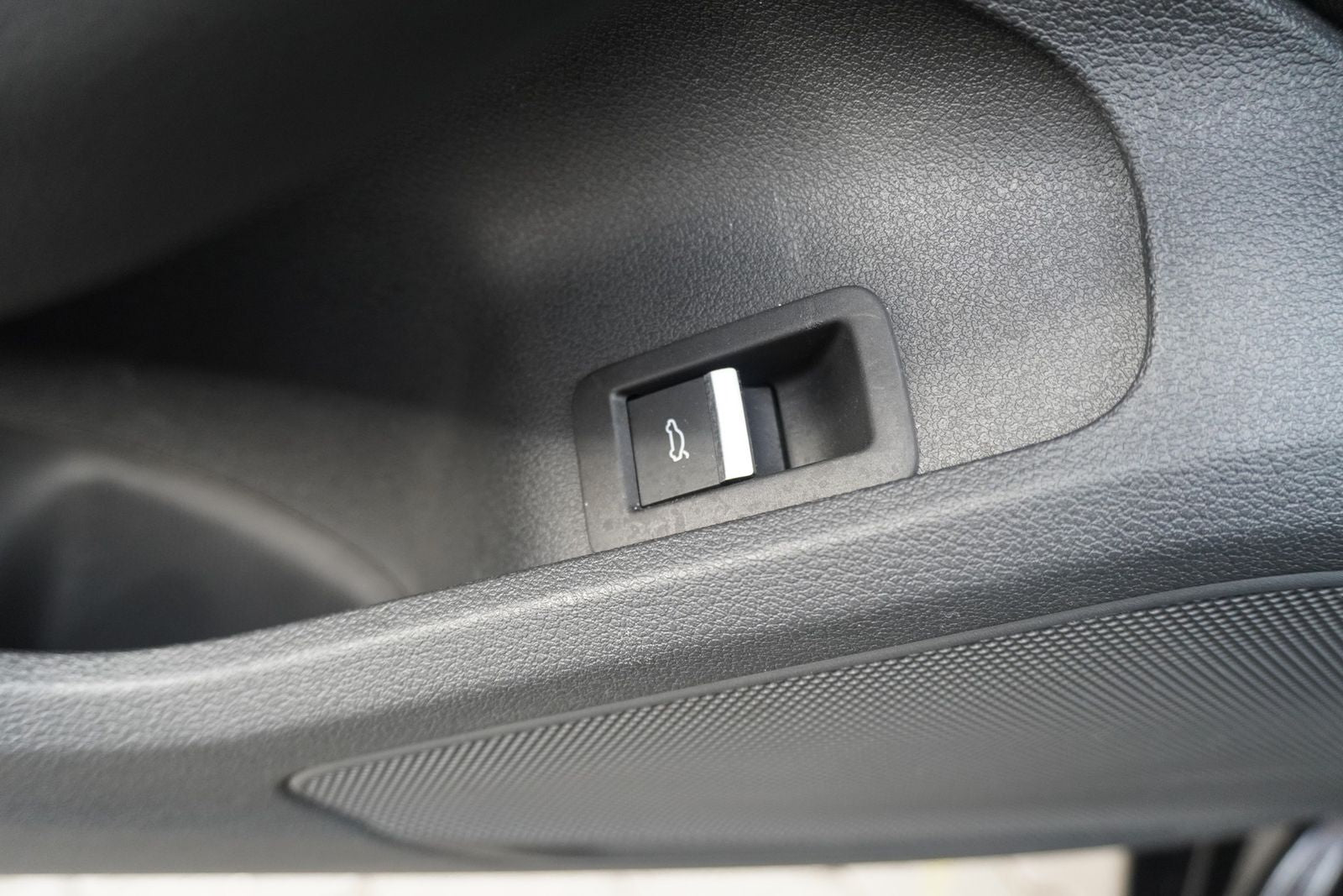 Audi A4 35 2.0 TFSI Avant - Samsaru's Car Outlet
