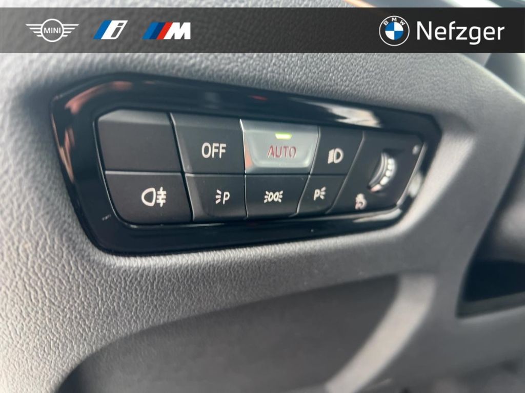 BMW 320 i xDrive Limousine Park-Assistenzsystem