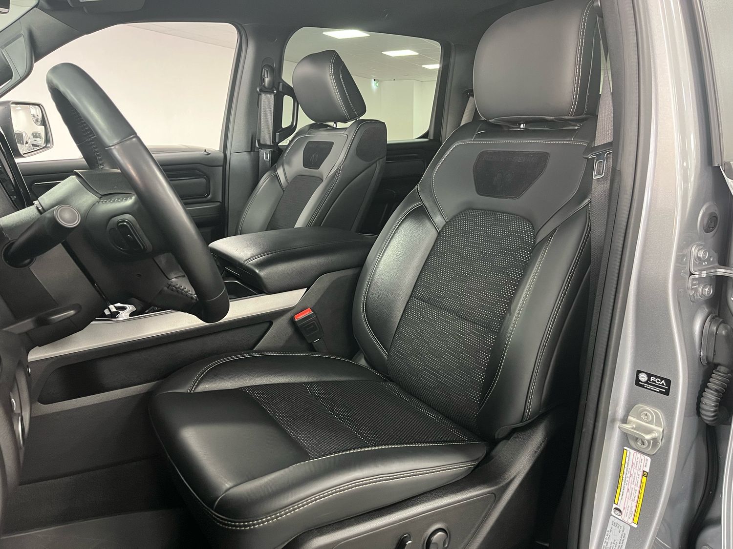 Dodge RAM 5,7l V8 *BIGHORN/12 ZOLL Display/SHZ/LED/AHK