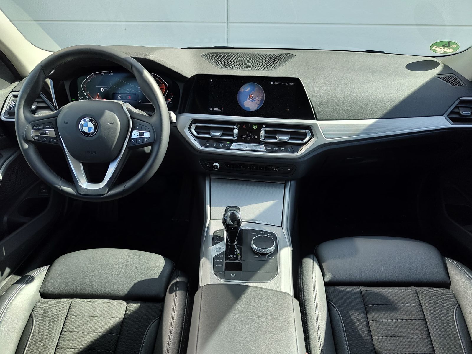 BMW 320i Touring Advantage - Samsaru's Car Outlet
