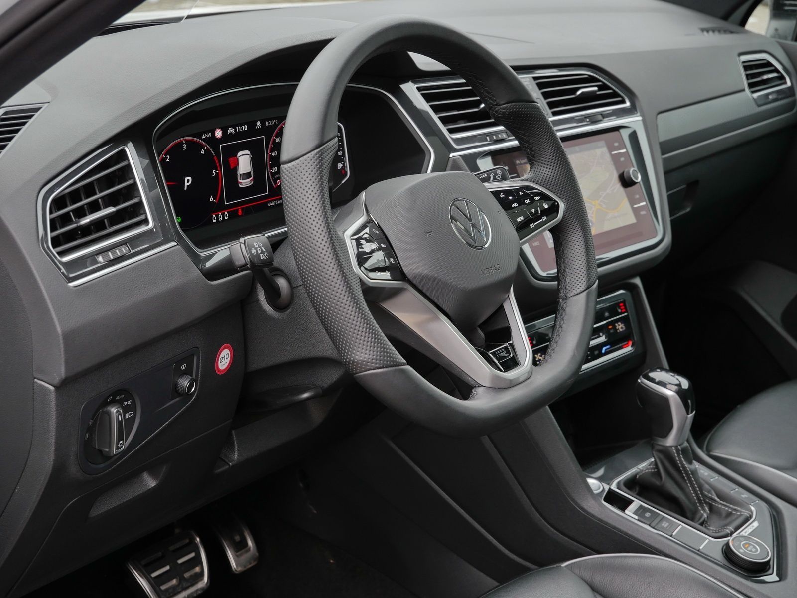 Volkswagen Tiguan 2.0 TDI R-Line Leder*PANO*HuD*IQ.LIGHT*