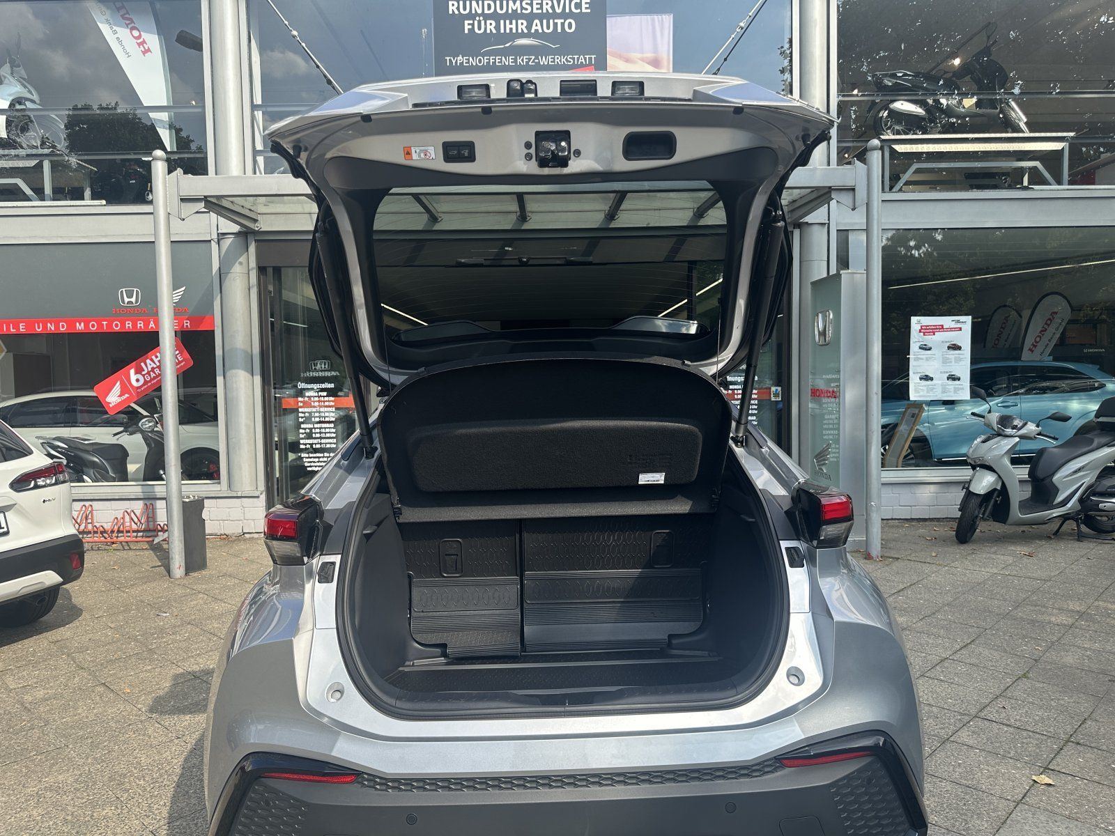 Toyota C-HR 2,0 Hybrid Lounge FWD