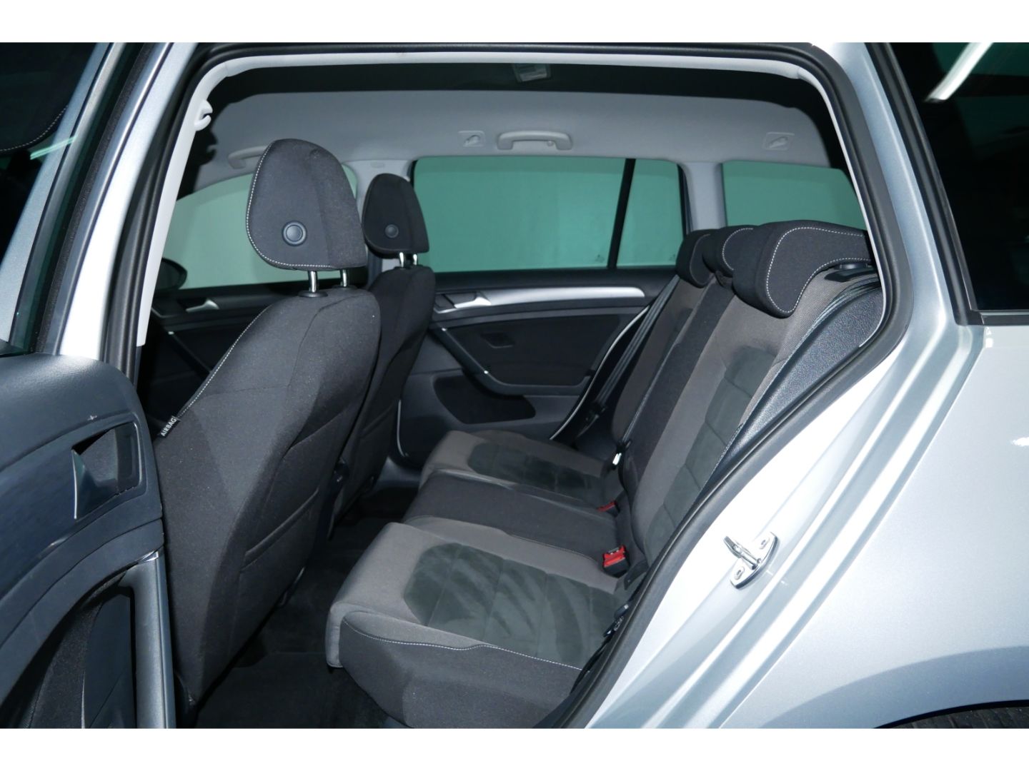 Volkswagen Golf Variant Comfortline 2.0 TDI - Samsaru's Car Outlet