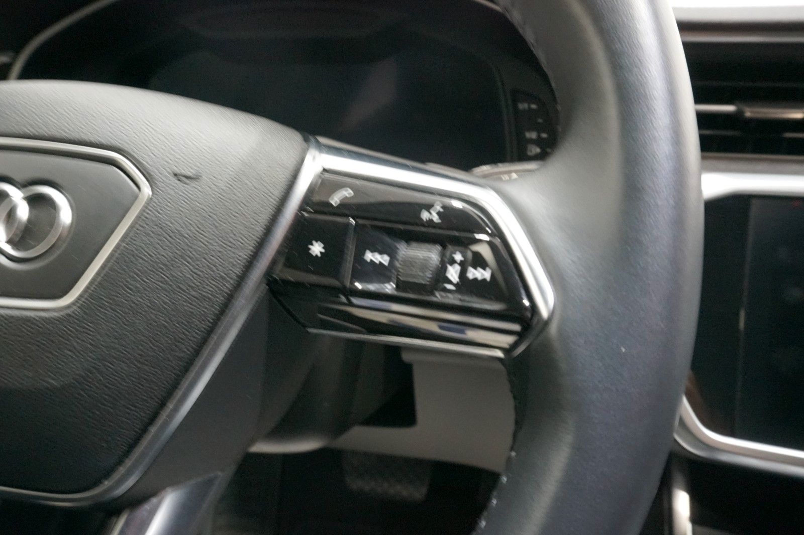 Audi A6 Avant 45 TDI quattro Plus - Samsaru's Car Outlet