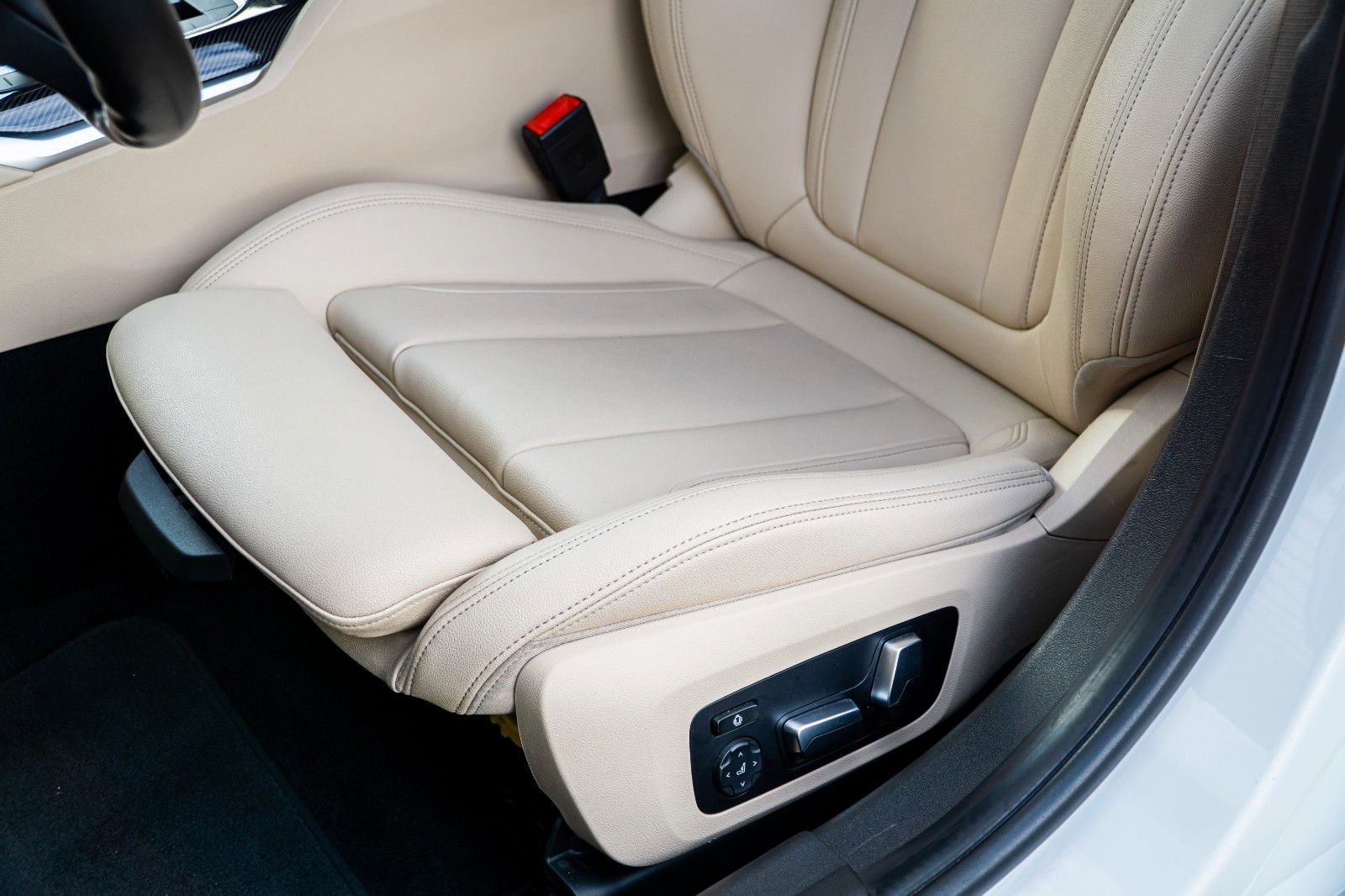 BMW 330i MSport - Samsaru's Car Outlet