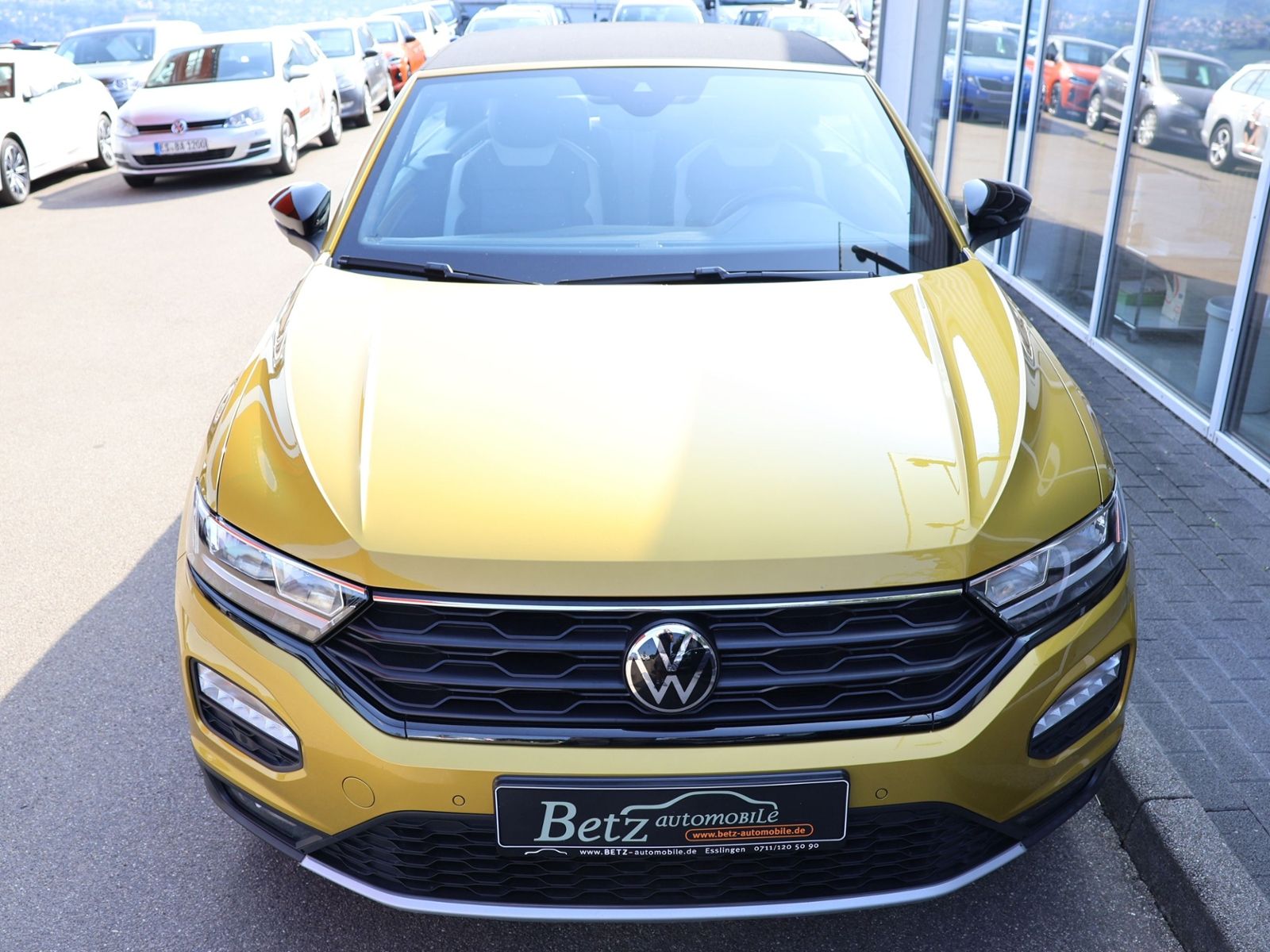 Volkswagen T-Roc Style - Samsaru's Car Outlet