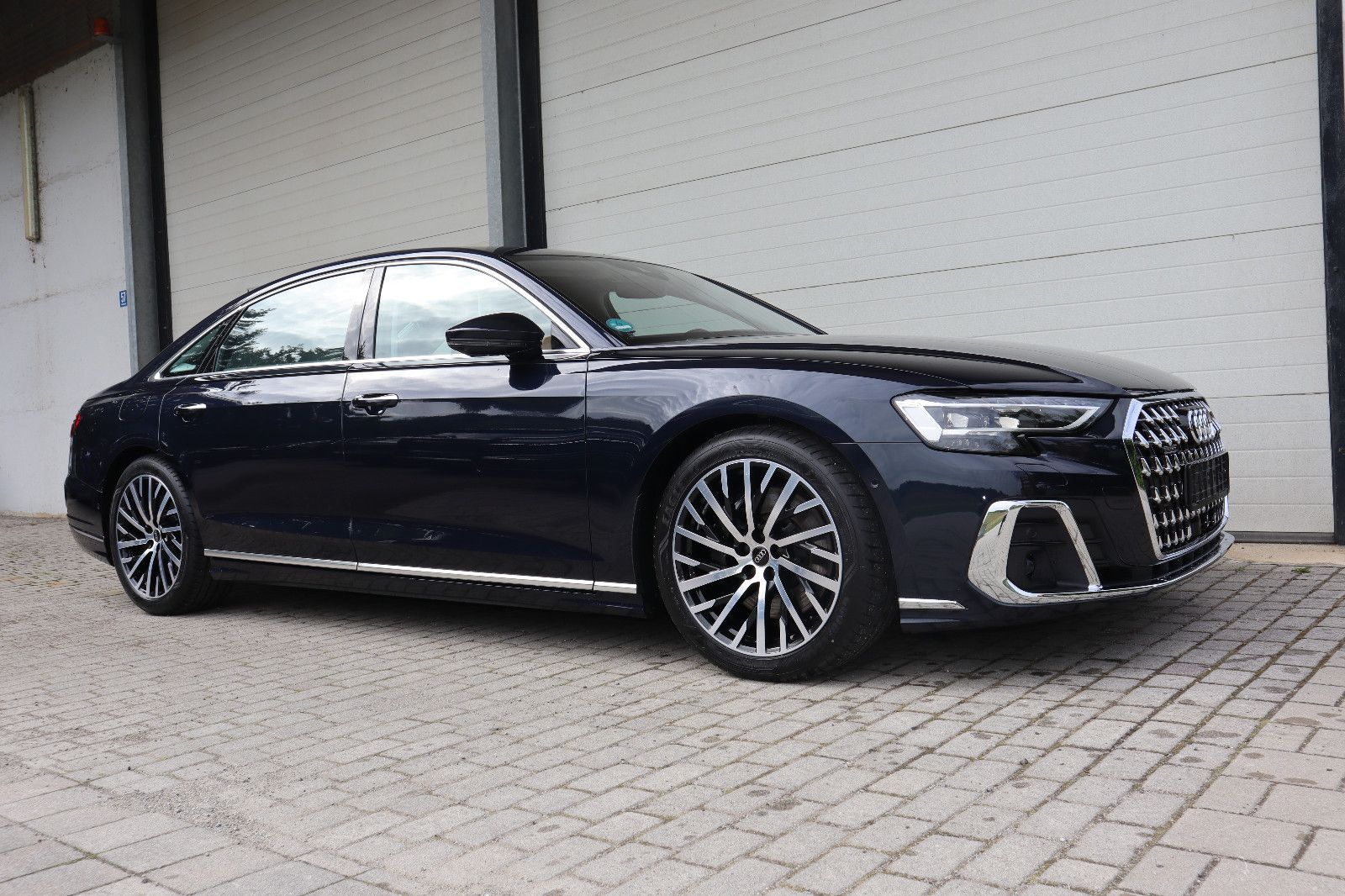 Audi A8L 55 TFSI lang - Samsaru's Car Outlet