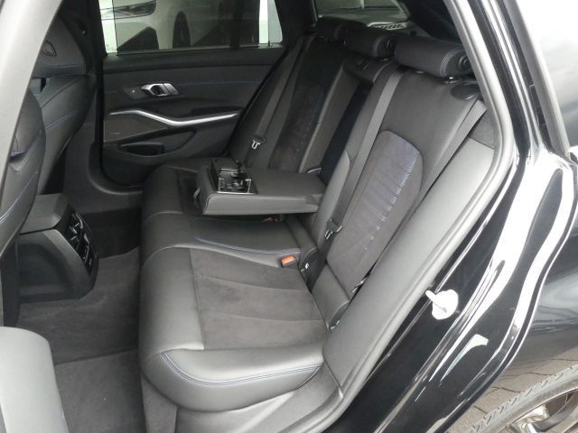 BMW 320 d xDriv Tou M Sport Pano°Mem.°Megavoll°84t€