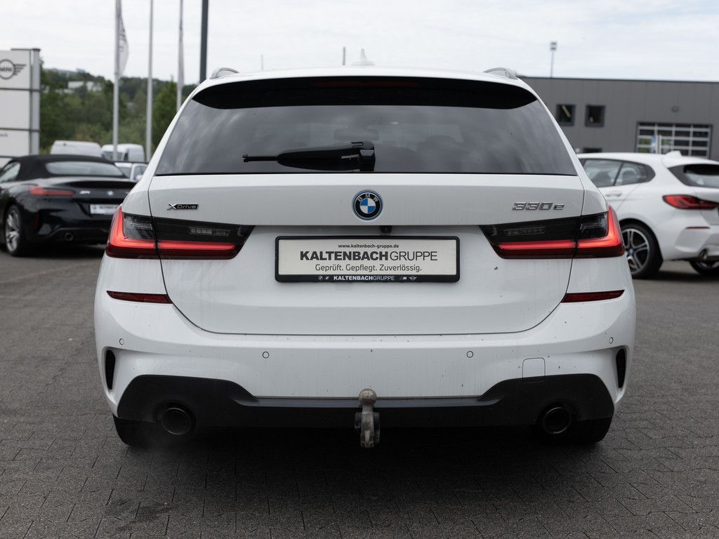 BMW 330e Touring xDrive M-Sport PANO AHK HUD LASER