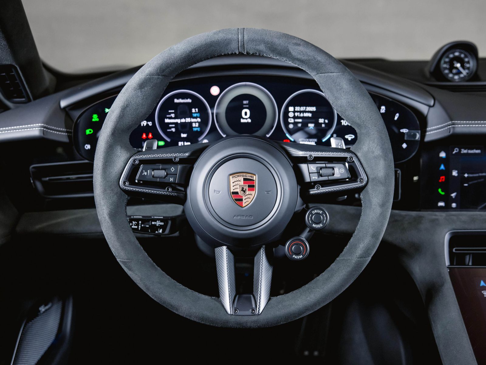 Porsche Taycan Turbo GT PTS 18 Wege Burmester