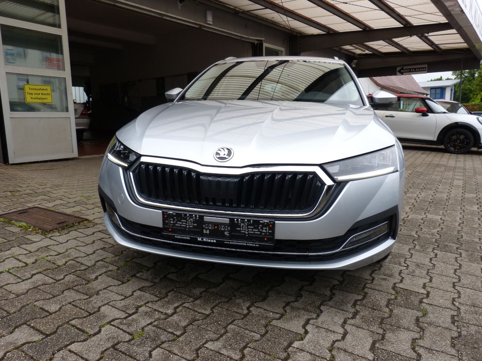 Skoda Octavia Combi Style DSG - Samsaru's Car Outlet