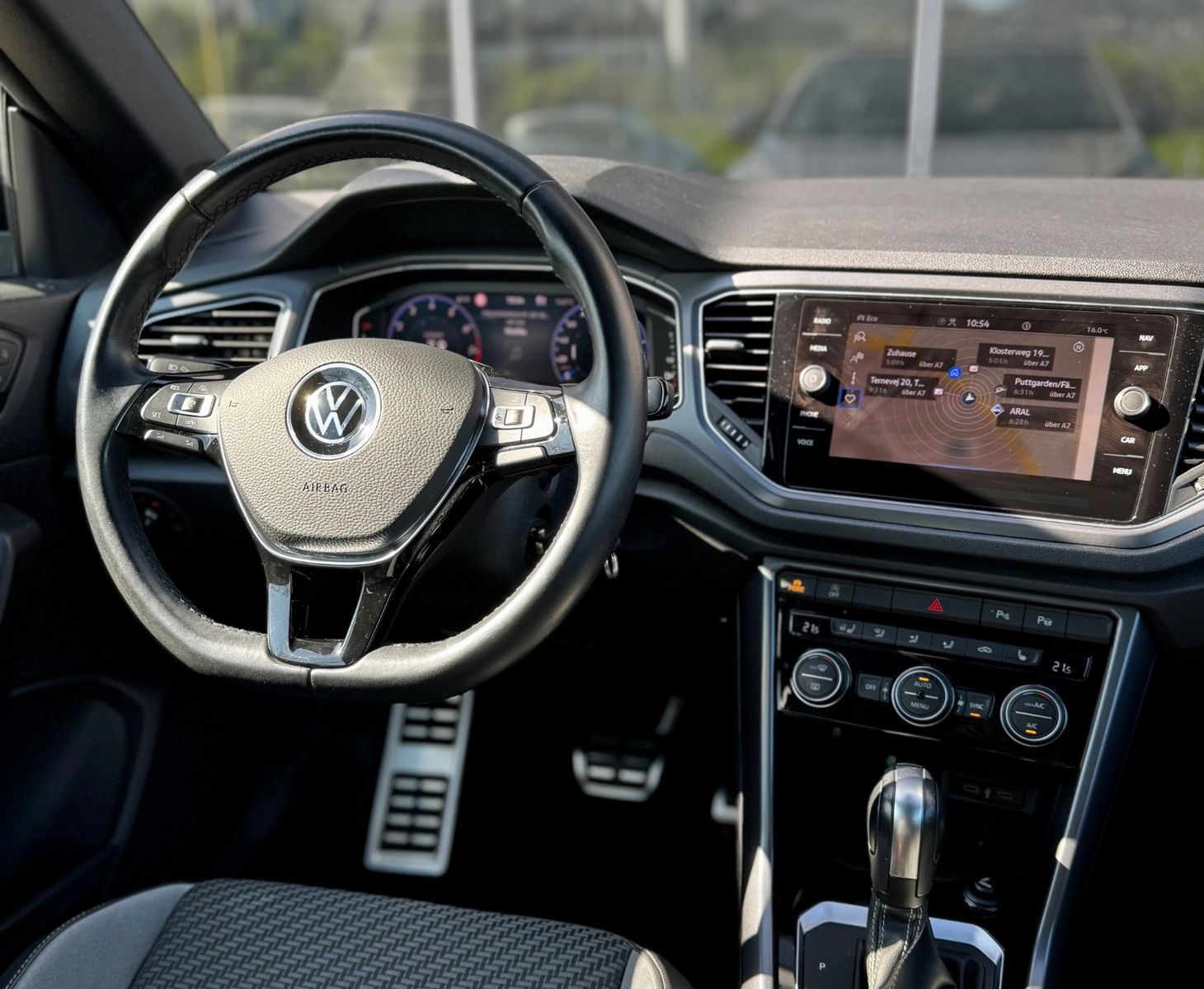 Volkswagen T-Roc R-Line - Samsaru's Car Outlet
