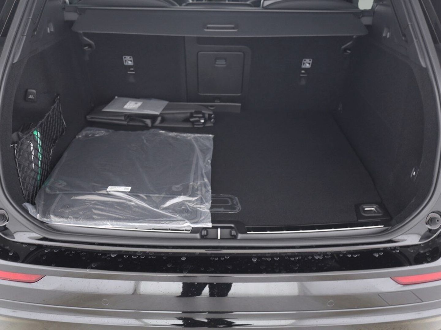 Volvo XC60 T6 Plus Black Edition Plug-In Hybrid AWD - Samsaru's Car Outlet