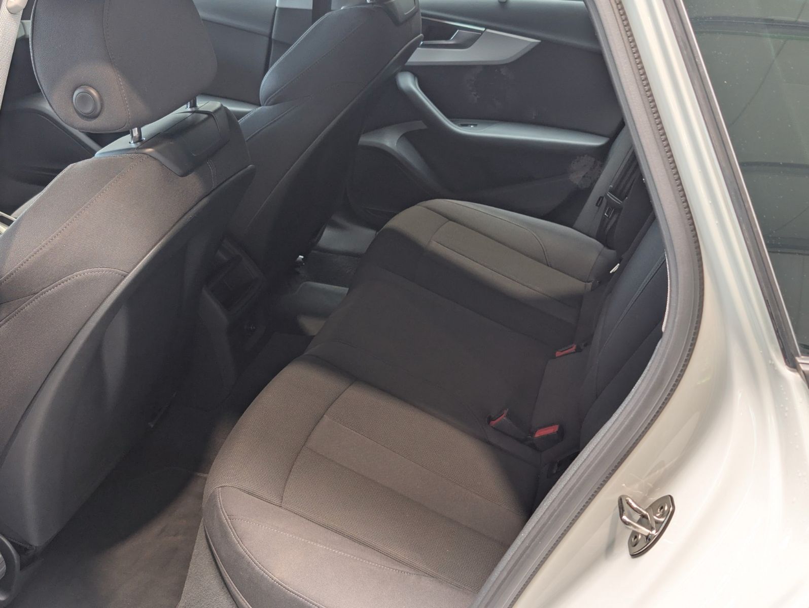 Audi A4 Avant 35 TDI S tronic advanced - Samsaru's Car Outlet