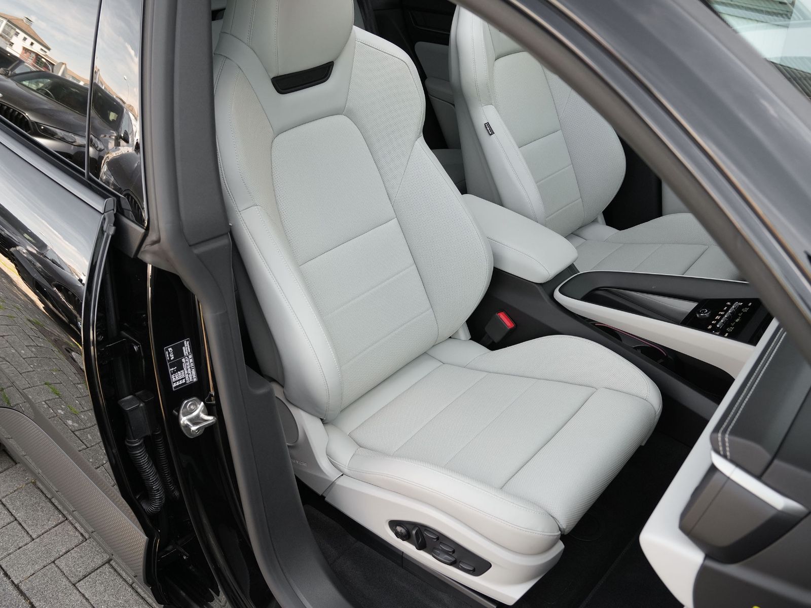 Porsche Macan 4 - Samsaru's Car Outlet