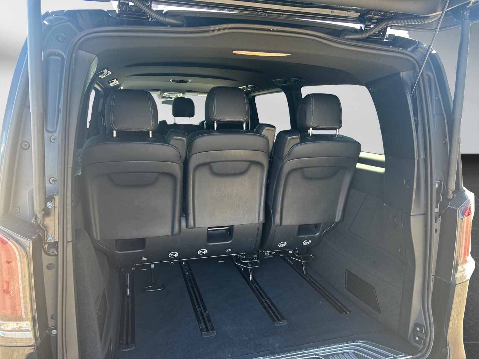 Mercedes-Benz V 300 d AVANTGARDE - Samsaru's Car Outlet