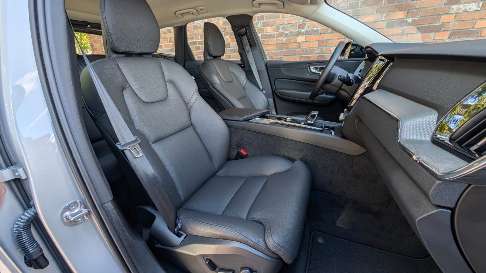 Volvo XC 60 B5 Plus Dark AWD - Samsaru's Car Outlet