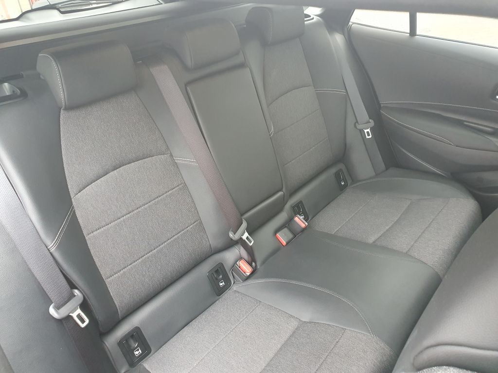 Toyota Corolla 1.8 Hybrid Touring Sports Team D + LED